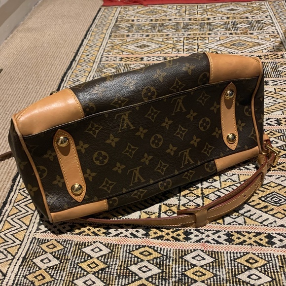 Louis Vuitton Tote Bag - Picture 3 of 6